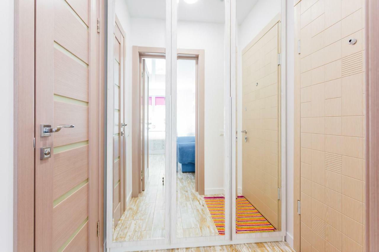 Sunny Apartments On Yulii Zdanovskoi St 36B Kijev Kültér fotó